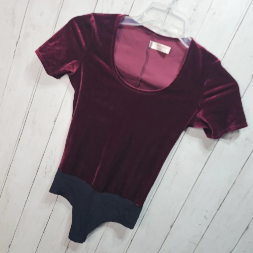 Commando Women's Burgundy Short Sleeve Velvet Bodysuit Size Small USA Made. - Picture 4 of 9